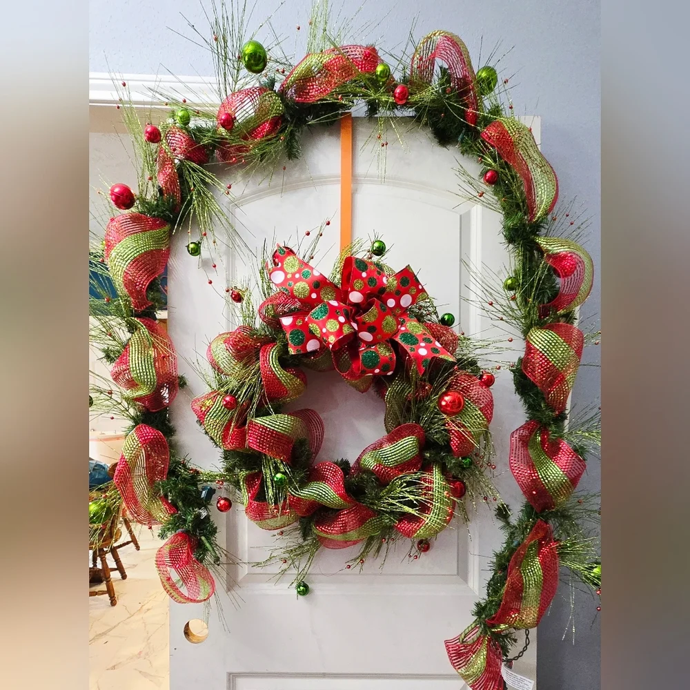 Lit Christmas Wreath & Garland